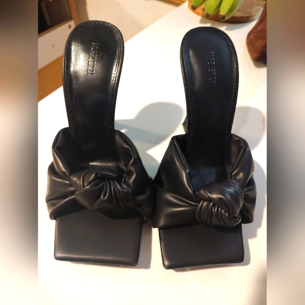 Forever 21 Black Knotted Slide square toe Sandals